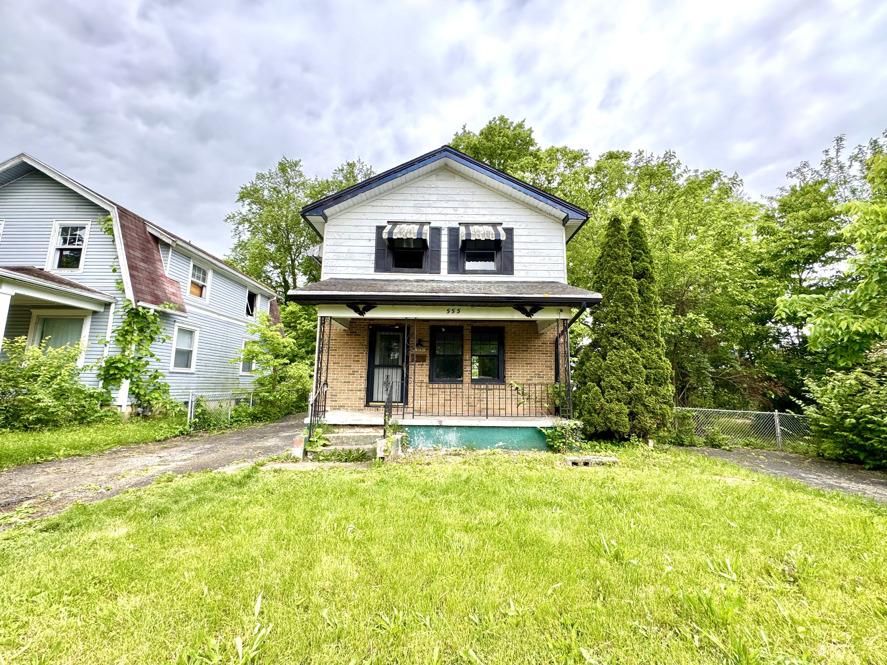 555 Cedarhurst Avenue